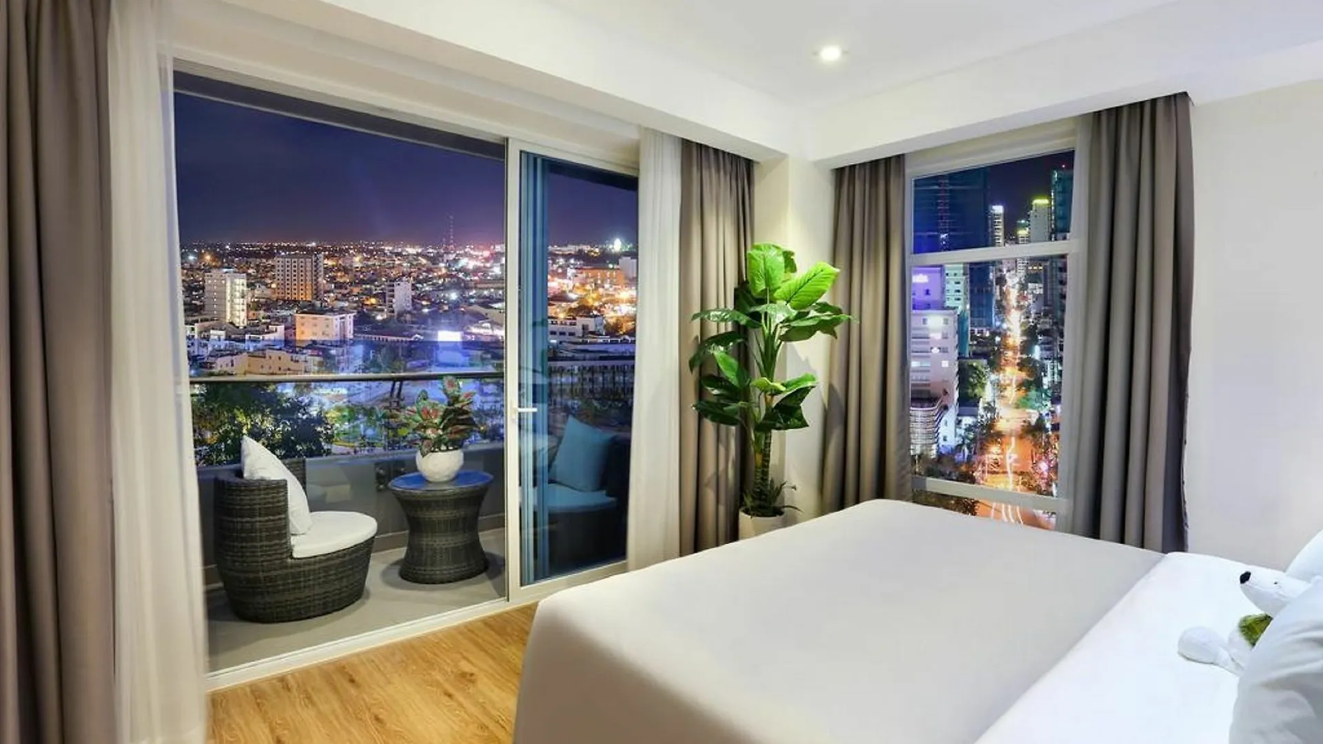 Atlantica Balcony Ocean View Serviced Apartment Nha Trang
